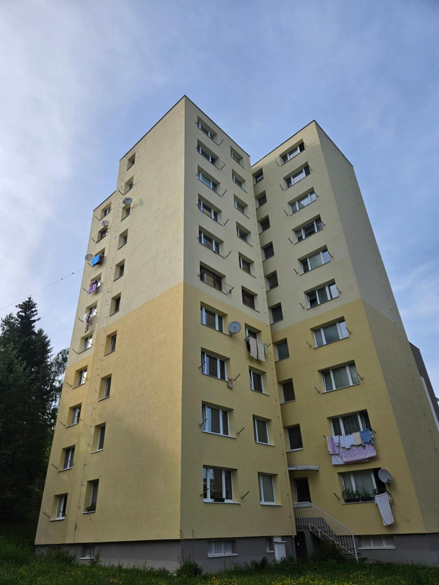 Wolf Apartman Pokojne Ubytovanie V Povazskej Bystrici Ticha Lokalita S Parkovanim Vsade Blizko Vhodne Pre Pracovne Cesty Turistiku Aj Oddych Plne Vybavena Kuchyna Поважска-Бистрица Экстерьер фото